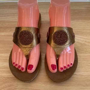 Nine West Ladies Thong Sandals Gold Size 7, Beaded